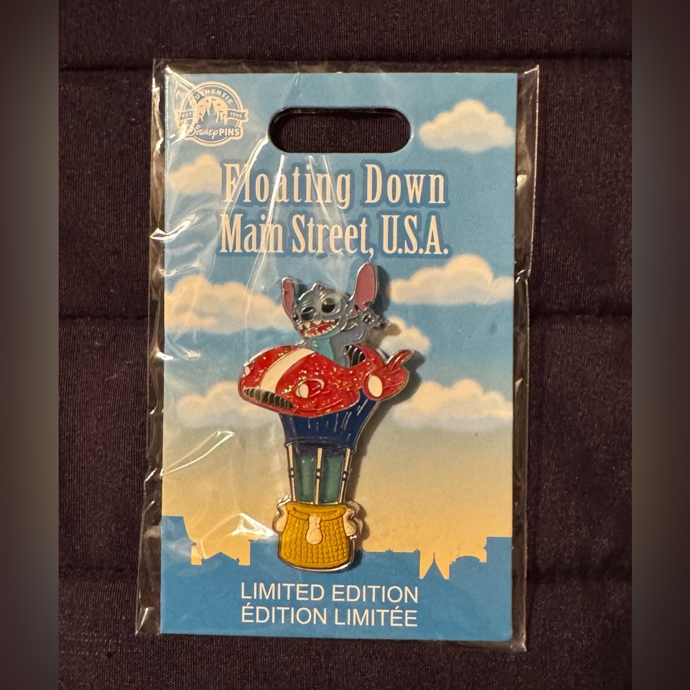 Disney Stitch Floating Down Main Street, USA Limited Edition Pin New